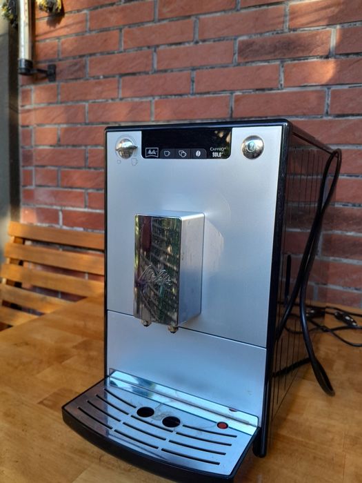 A parat de cafea complet automat Melitta Caffeo Solo. 
Este un aparat