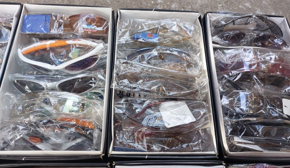 Сет от 10 кутии слънчеви очила