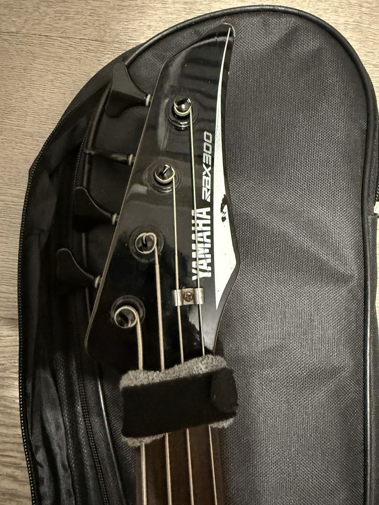 бас-гитара YAMAHA RBX300