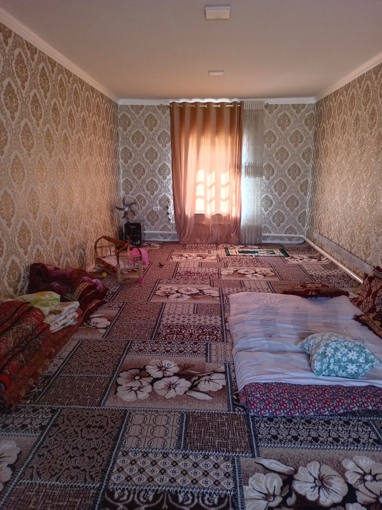 Uy SOTILADI 4 hona banya alohida tovuqhona, molhona, qo'yhona,