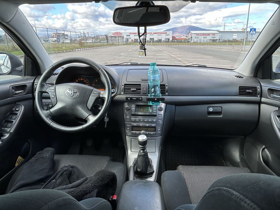 Vând Toyota Avensis 2.0