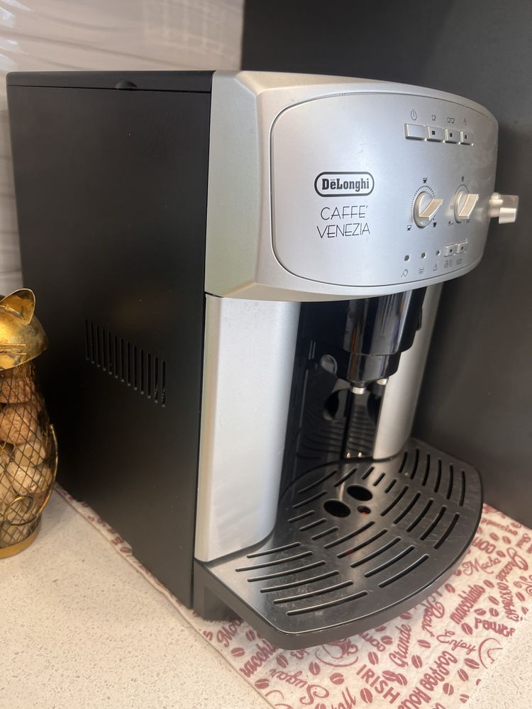 Продам кофемашину Delonghi Caffe Venezia