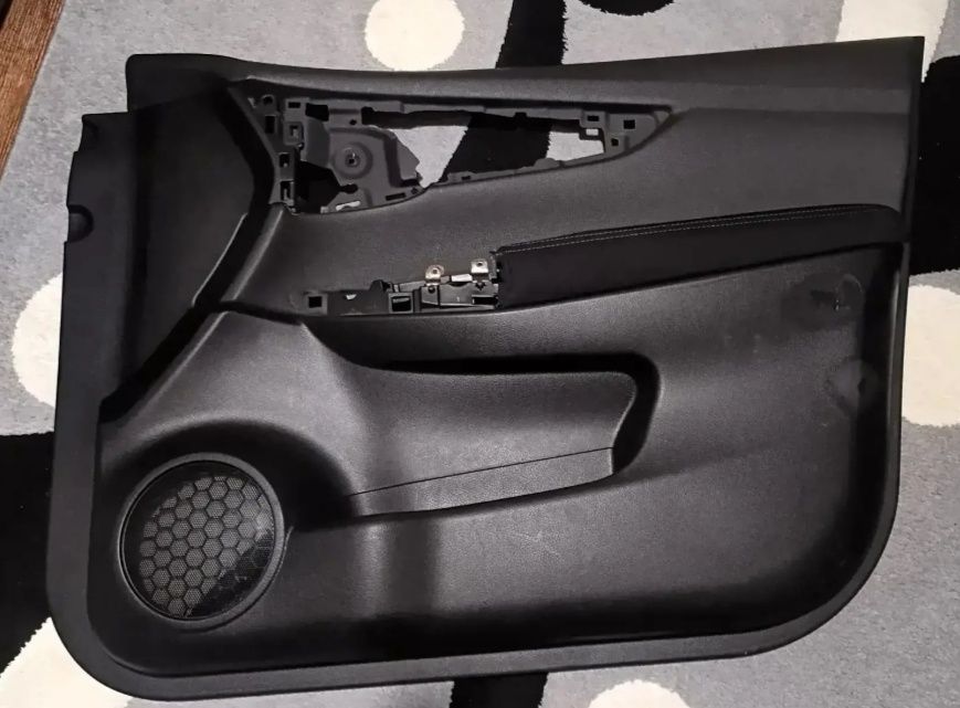 Fata ușa drapata fata Nissan Qashqai j11