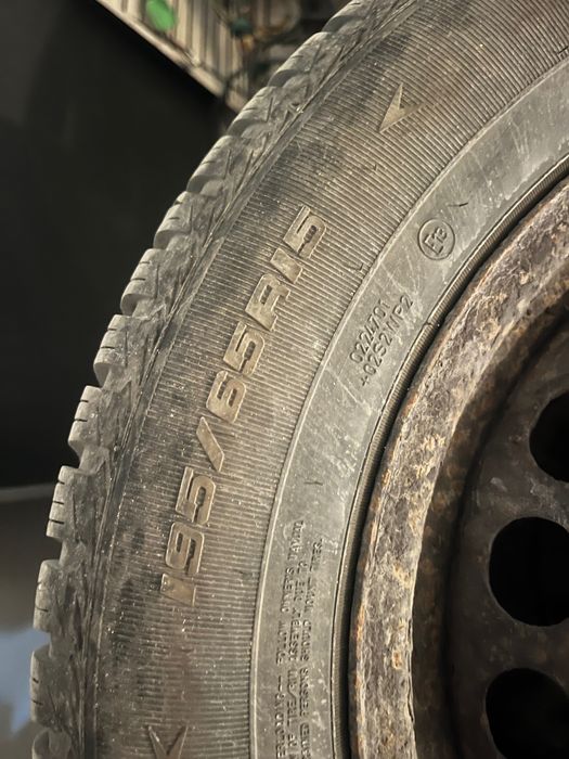 Зимни гуми със джантите 196/65R15 за пасат 5  300лв