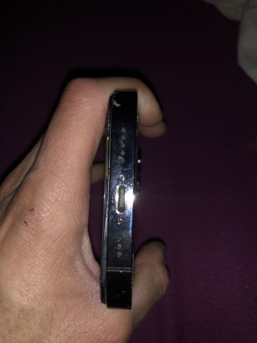 Здравейте продавам iphone 14 Дисплея му е за смяна става и за части