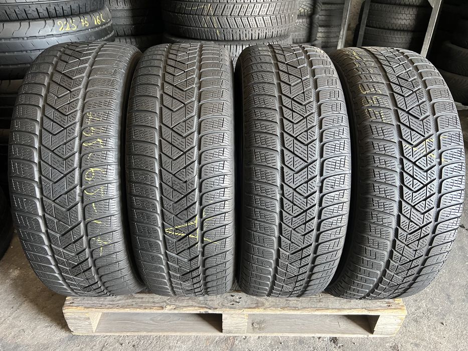 4 anvelope de iarna 235/65/17 Pirelli!
