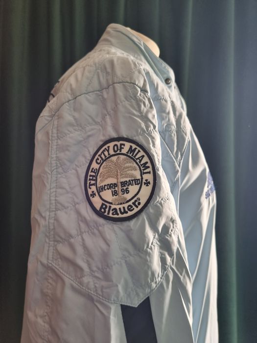 Vand Jacheta Blauer!