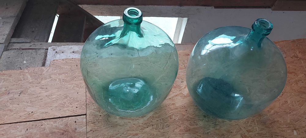 Vand damigene de sticla