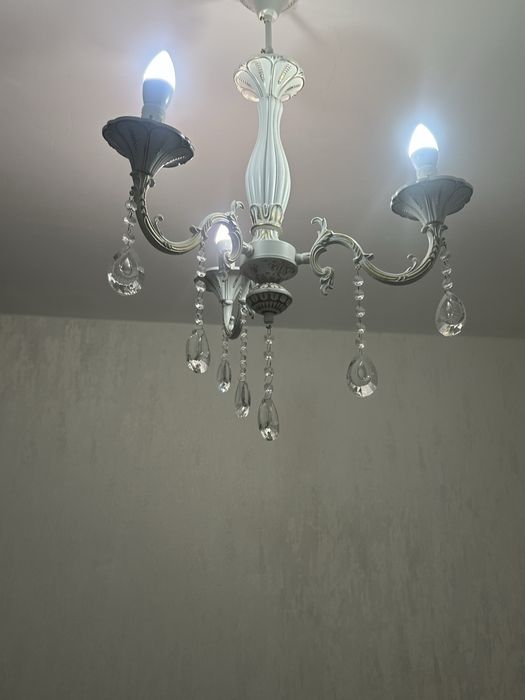 Продается люстра