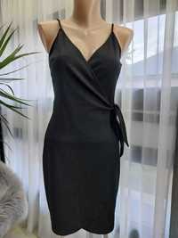 Rochie neagra eleganta parte peste parte marca HM