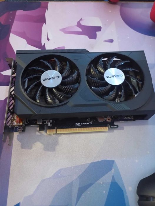 Vând placa video GeForce rtx 4060