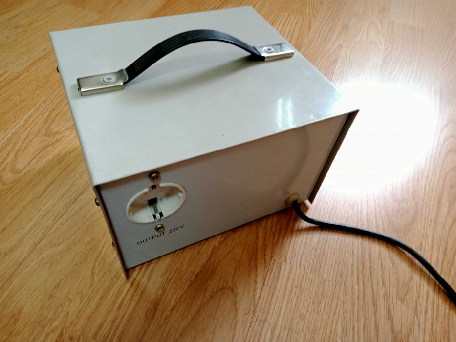 Stabilizator de tensiune cu releu 500W