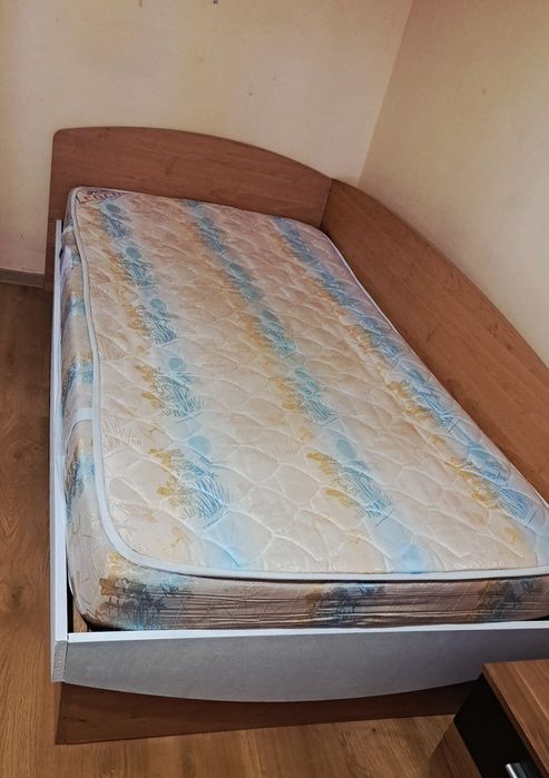 Легло с повдигащ механизъм