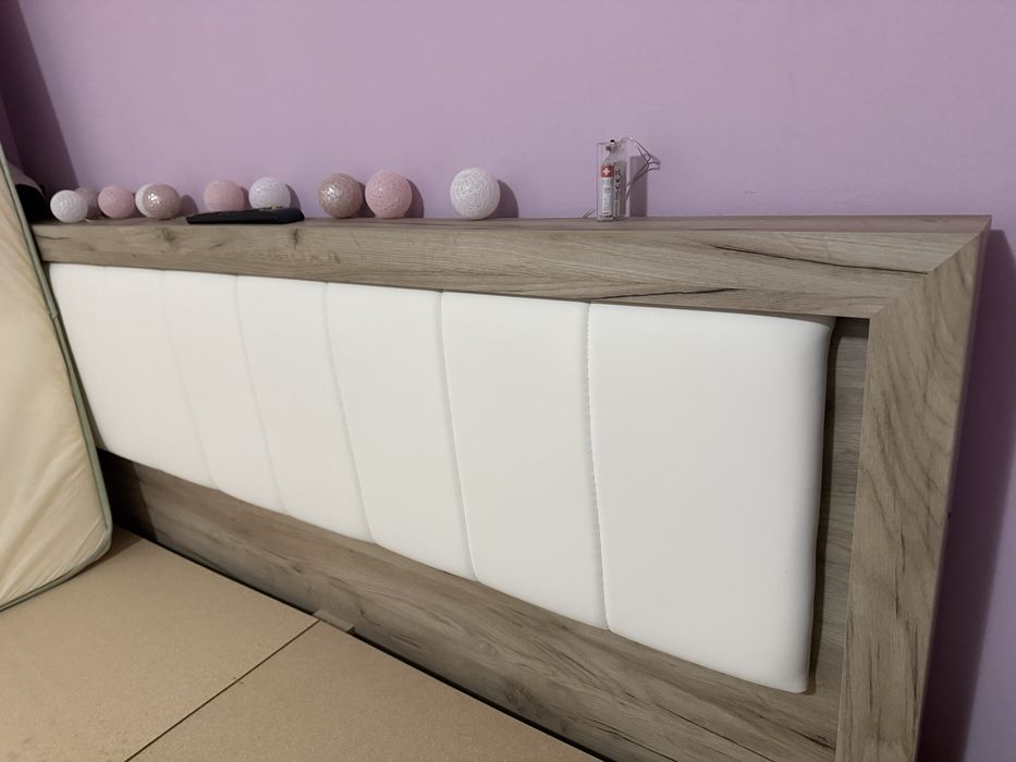 Pat de doua persoane cu saltea