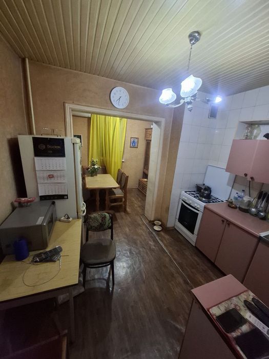 Ахмад Югнакий 2/3/5 2-балкона по 2х3
2/3/5  Общ пл 62 квм 
60000 
Не т