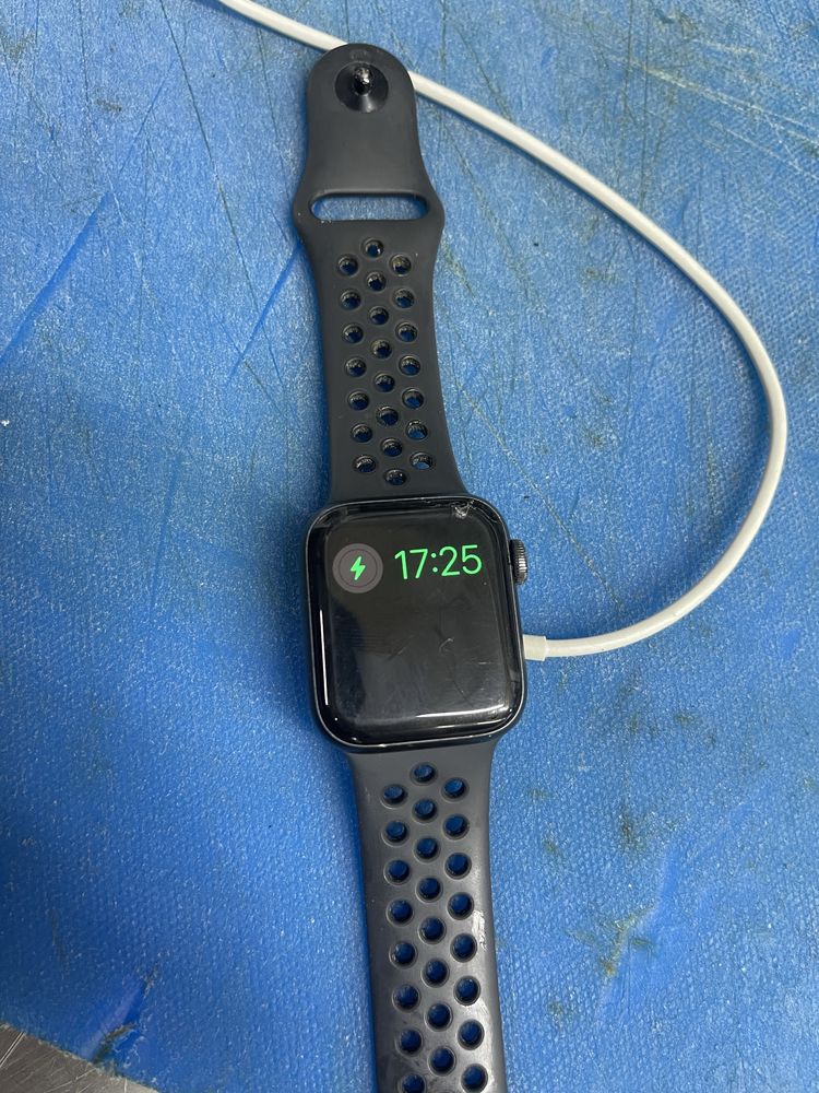 Apple watch se nike