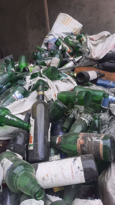 Бутылки разные цветные