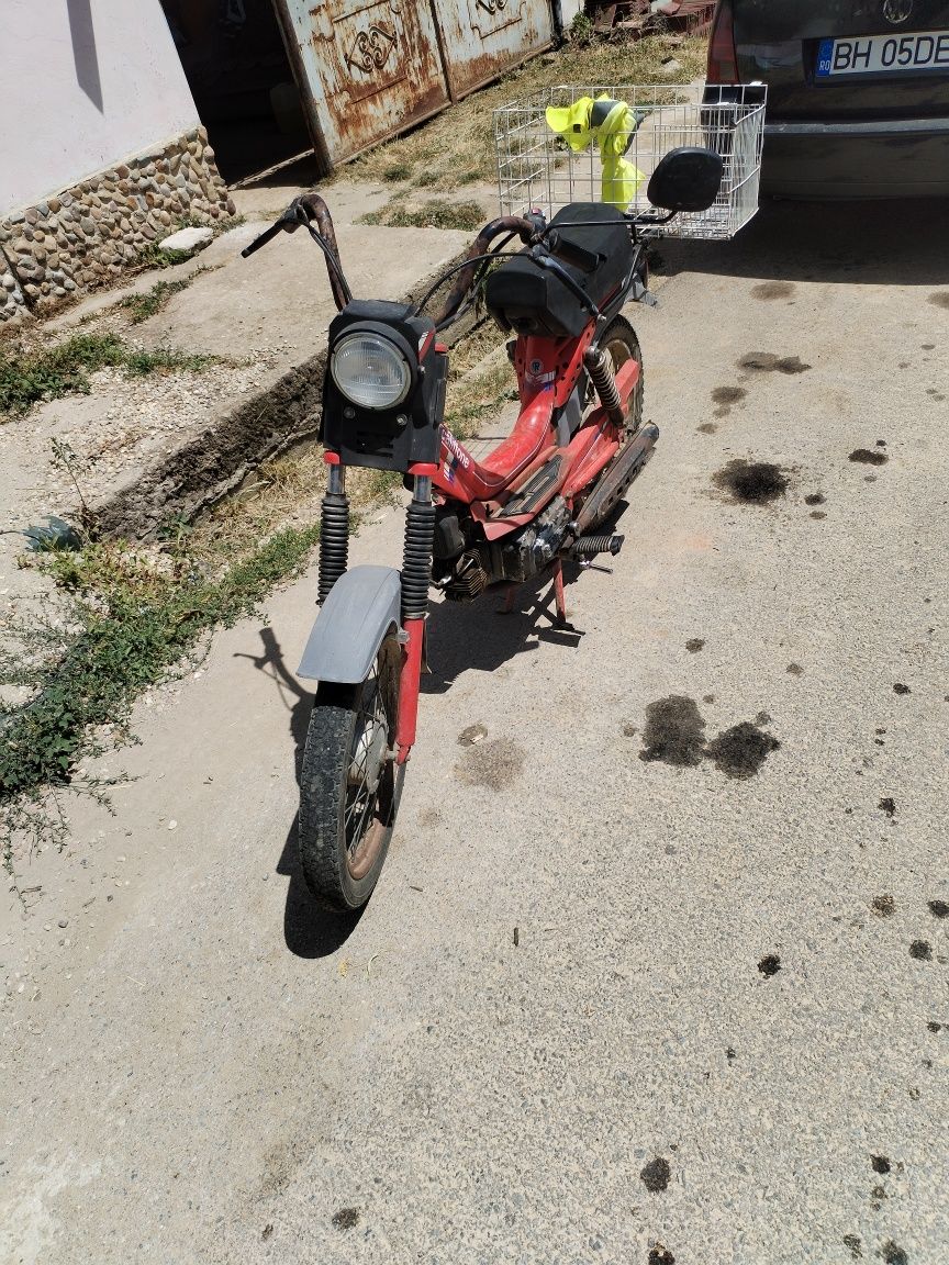 Vand moped  mici probleme la ambreiaj