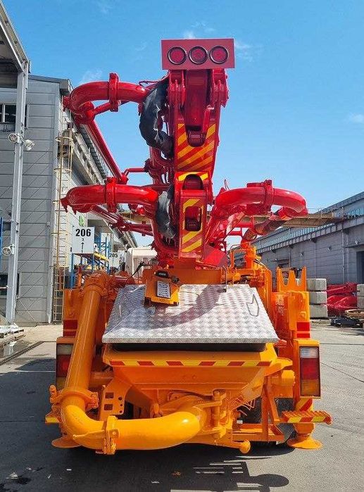 Автобетононасос KCP32ZX5120 (32м) на HYUNDAI  (Б.У.)