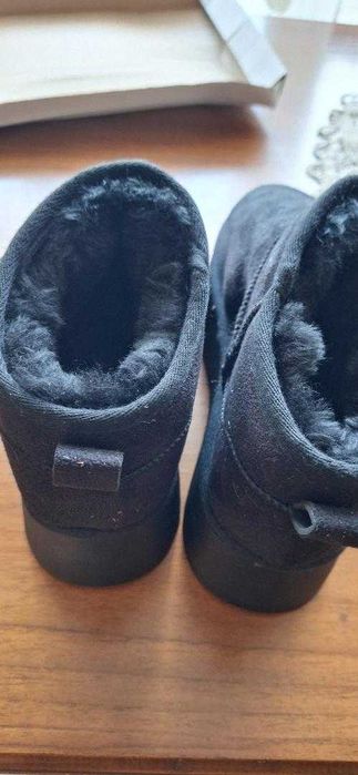 ghete dama tip UGG ,noi  , negre ,inblanite , marime 38 , pret 75 lei