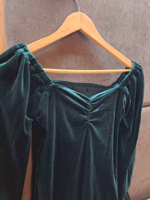 Рокля зелено кадифе