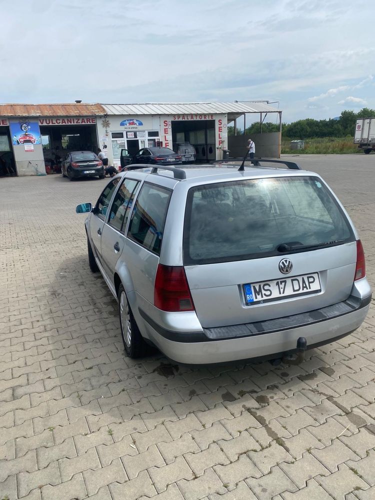 Vând Volkswagen Golf 4