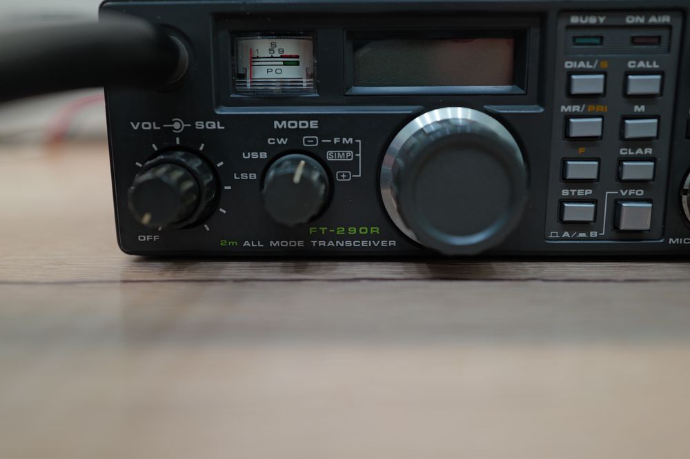 Statie transceiver Yaesu FT 290R cu amplificator FL 2001 radio amatori