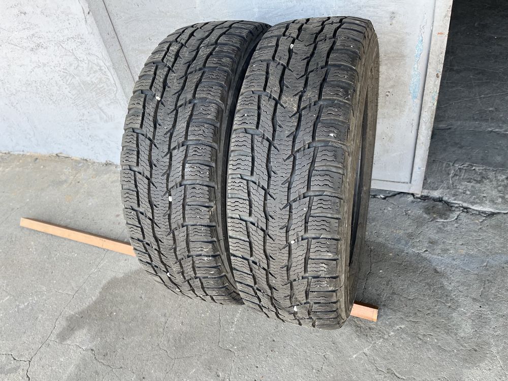 2 бр. зимни гуми за бус 205/65/16C Nokian DOT 2418 6,5-7 mm