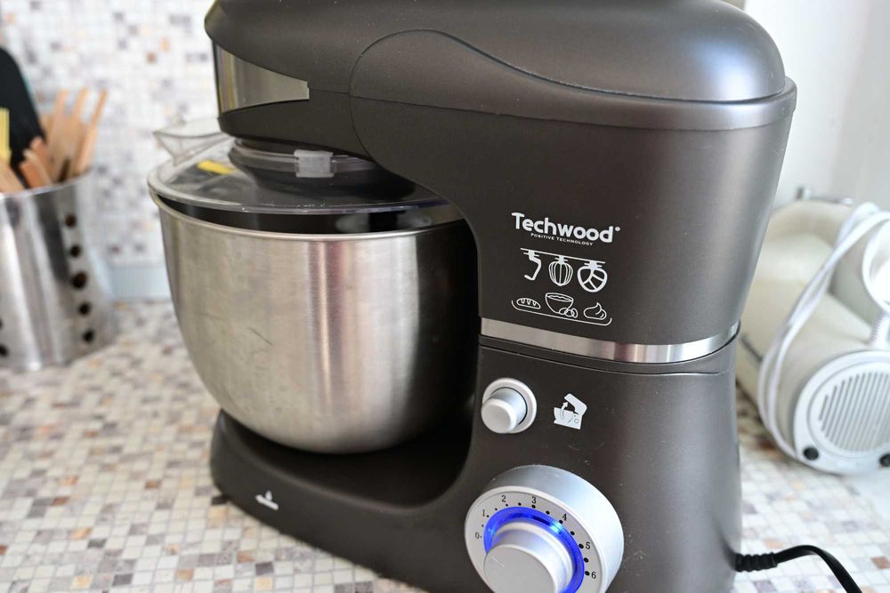 Techwood TRO-1058, 1000W, 5 литра, 6 скорости, 3 приставки Инокс