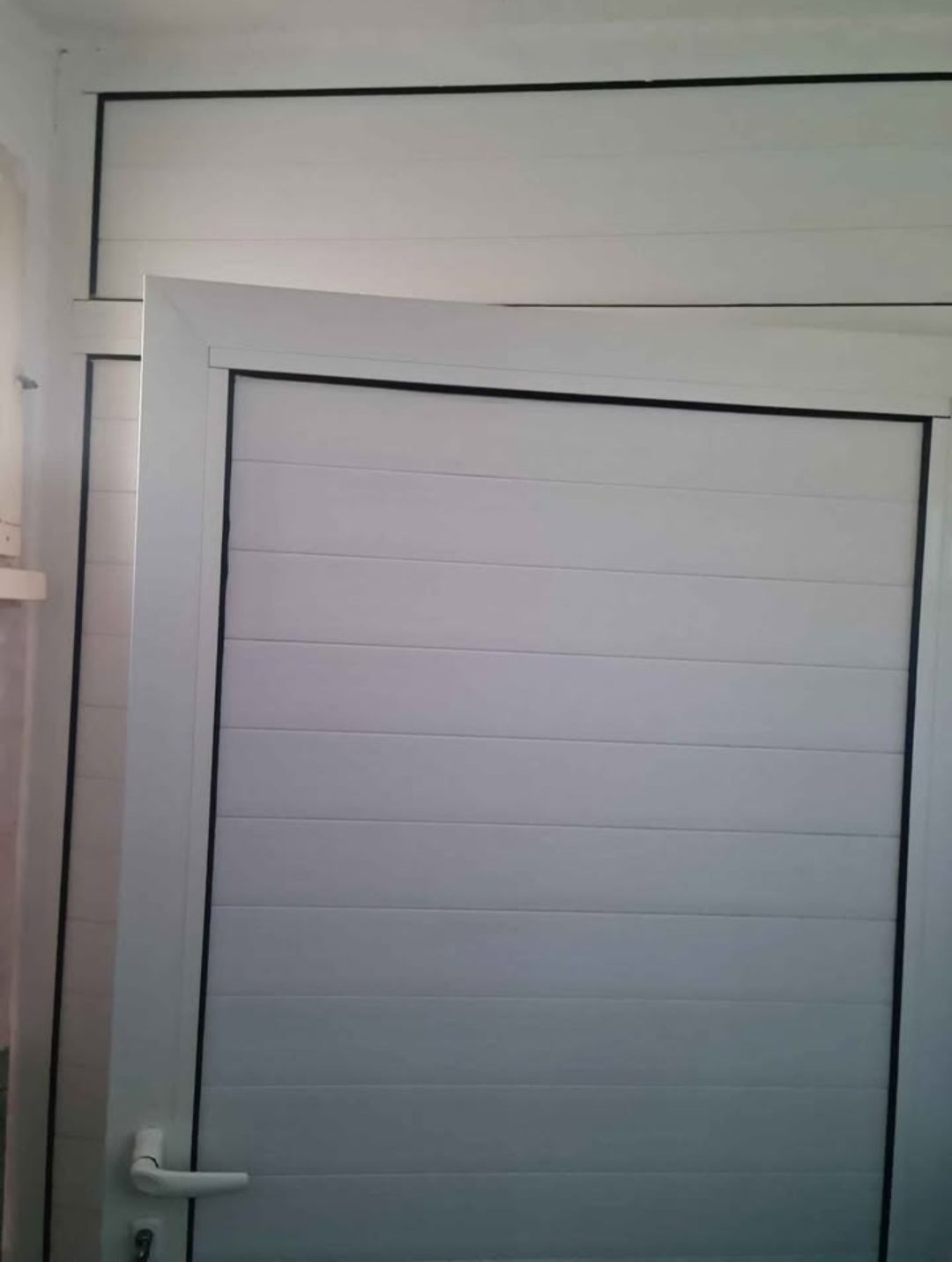 Продавам Алуминиева врата за баня