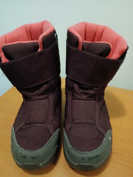 Vand ghete Quechua, pt. fete, marimea 29 si 30, pret 40 lei