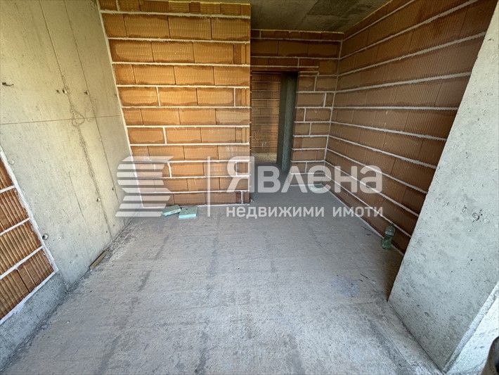 Просторен и слънчев 2-ст апартамент с 70,60 кв.м.