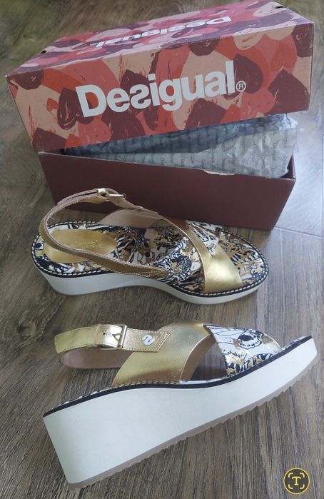Sandale Desigual noi