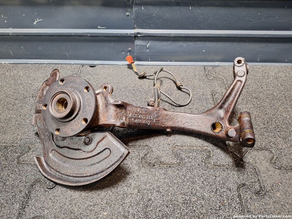 Fuzeta dreapta fata VOLKSWAGEN PASSAT Variant (3B6) [ 2000 - 2005 ] TDI (AVB) 74KW|101HP OEM 8D0407258AL