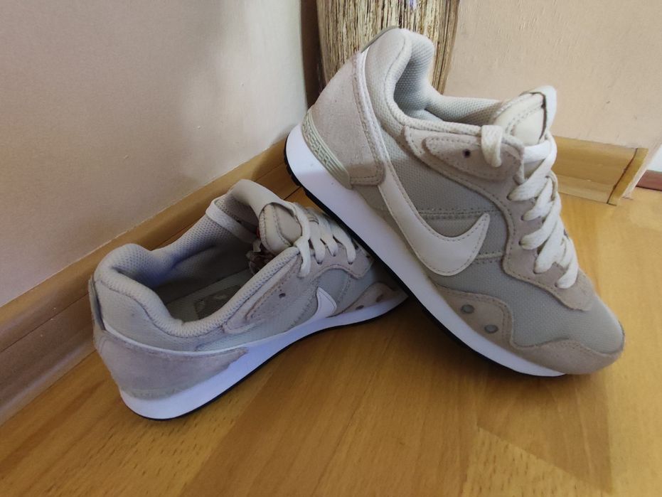 Маратонки nike uk 4 eur 37.5