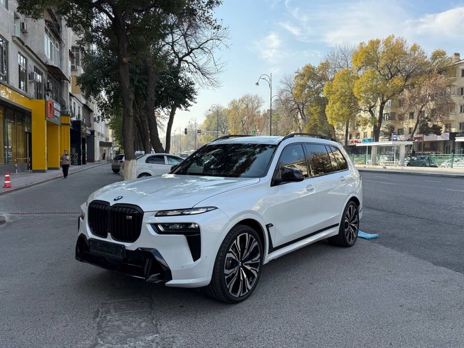 В продаже BMW X7 M60i
