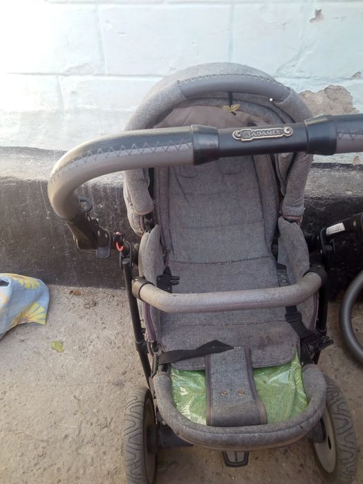 Продам срочно  коляску и игровой манеж