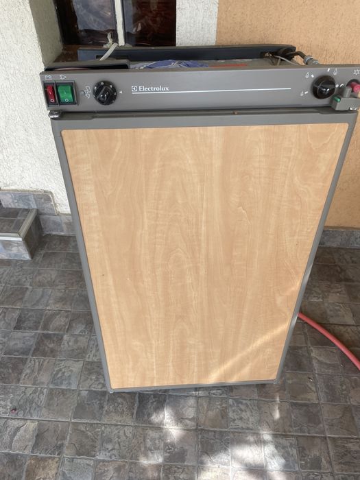 Frigider Electrolux  rulota - 12v , 220 v si gaz