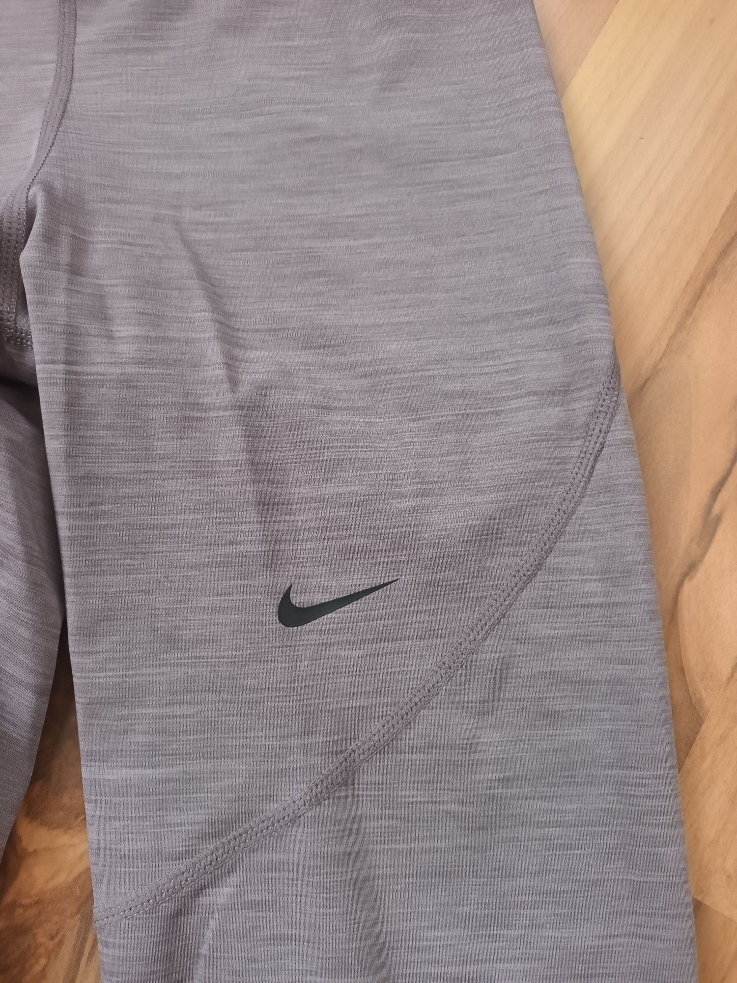 Дамски спортен клин nike размер с