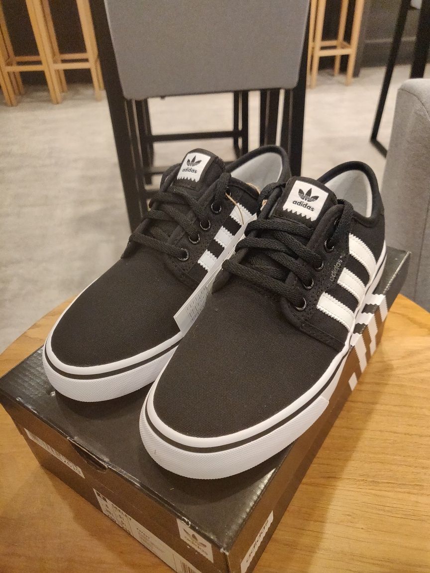 Дамски обувки Adidas Seeley номер 37 1/3, 38 2/3 код 22А