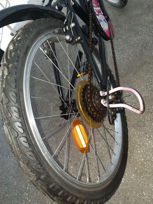 Bicicleta B'twin fete 5-9 ani (105 - 135 cm inaltime). Roti de 20''