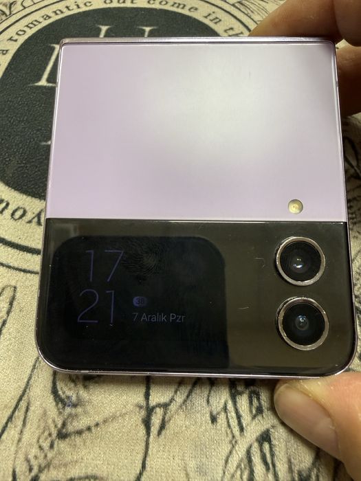 Samsung Galaxy Z Flip 4 - с дефект