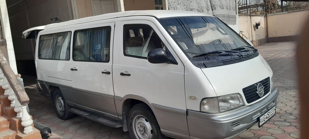 Istana sotiladi 2007 yil xolati yaxshi