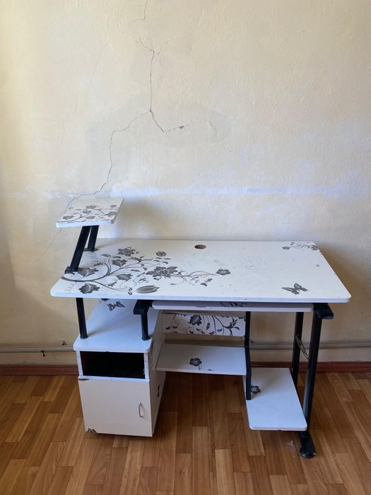 Компьютерный стол