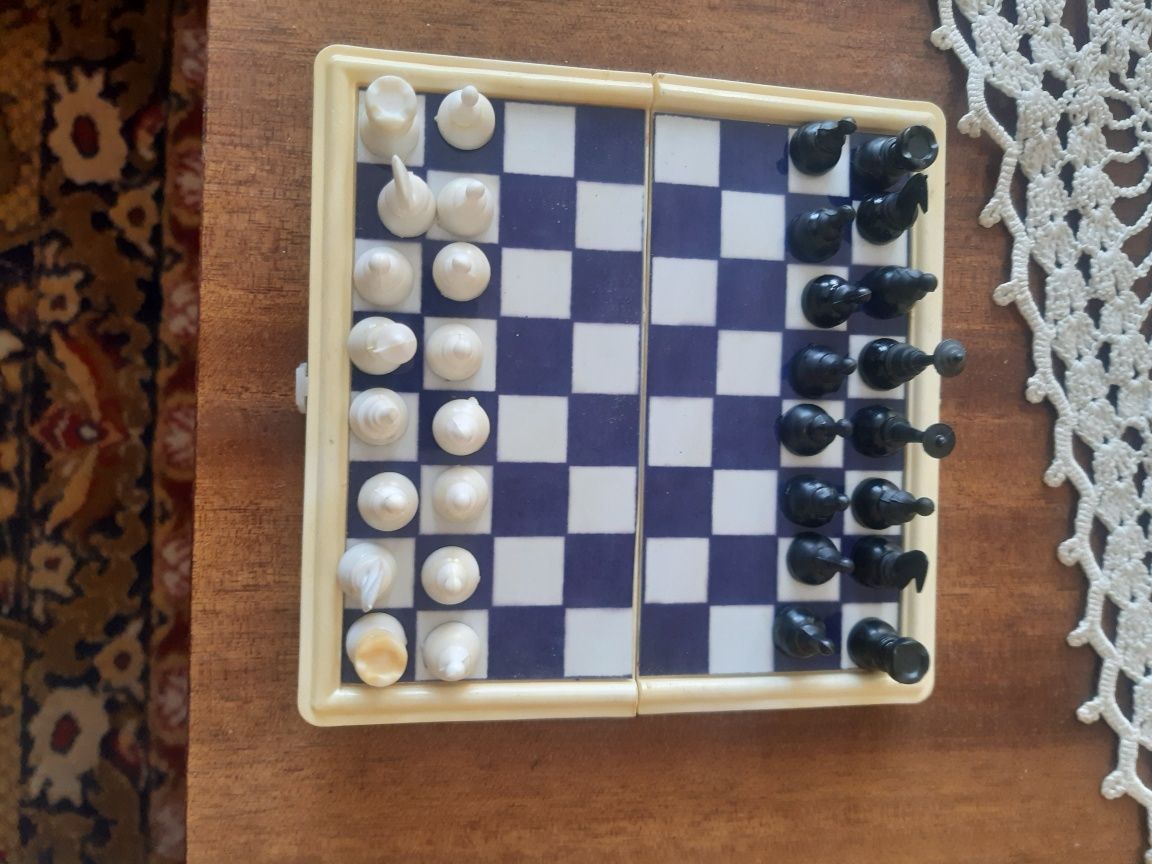 Малък магнитен шах.