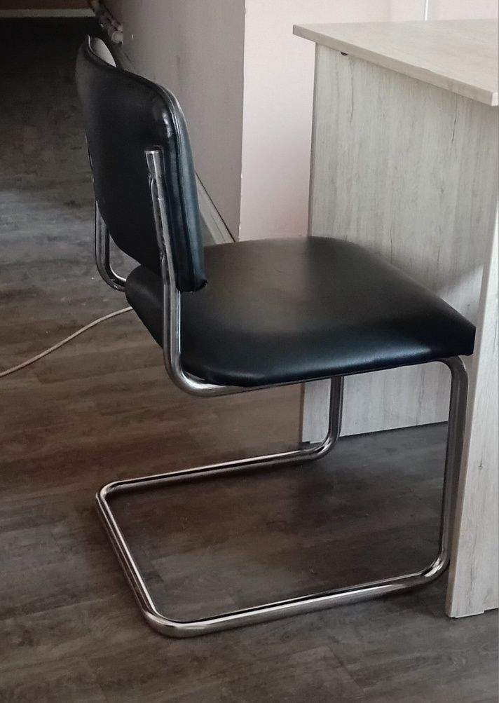 Stul qora kojalik