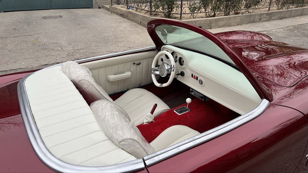 Ретро машина SEL 300 AMG