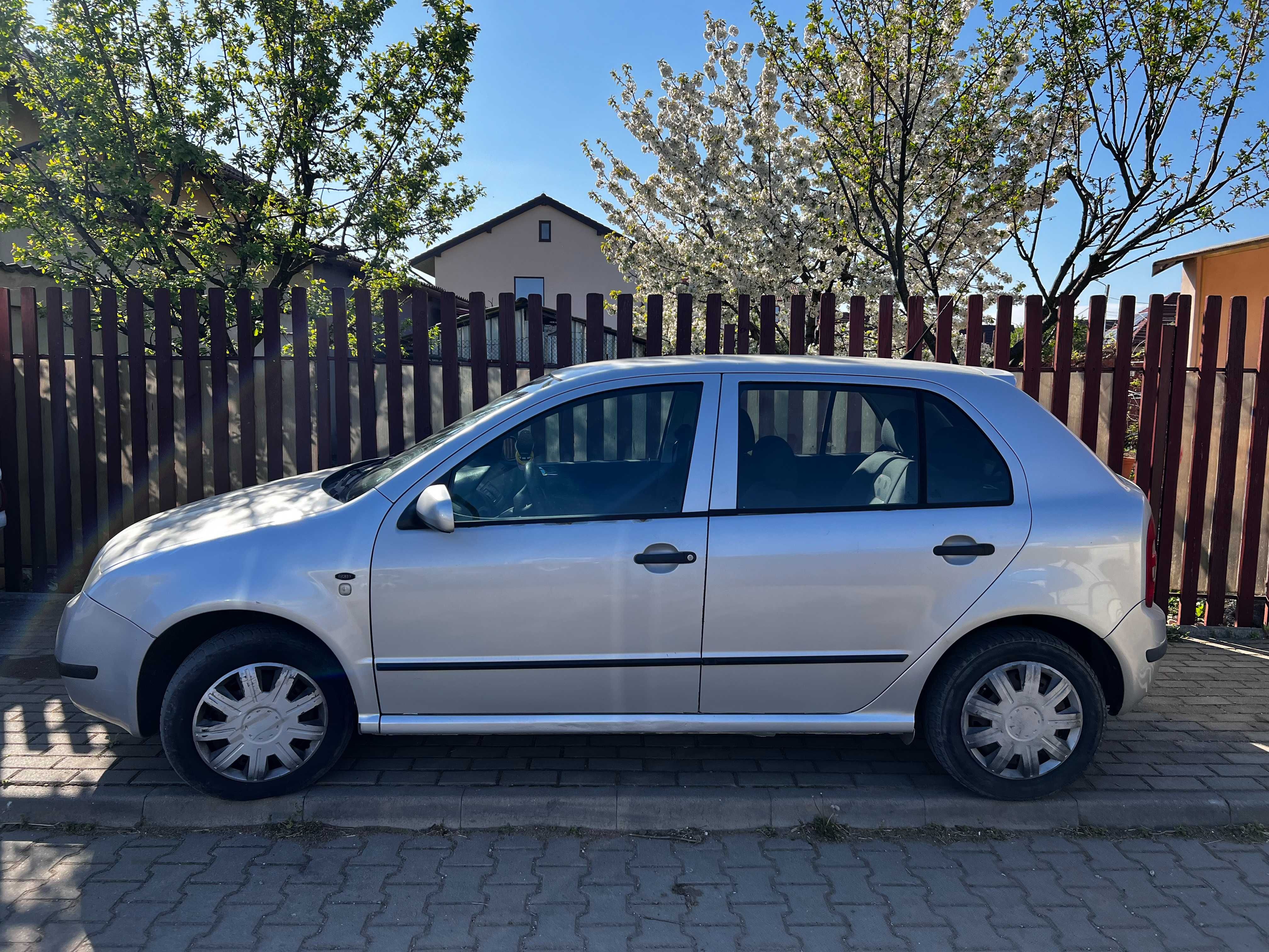 Vând Skoda Fabia 2004, 1.2L, Gri, Întreținută Excelent