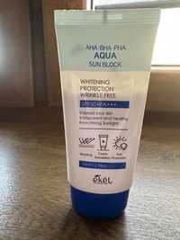 Солнцезащитный крем Ekel Aqua Sun Block AHA BHA PHA SPF 50PA+++ 70 мл