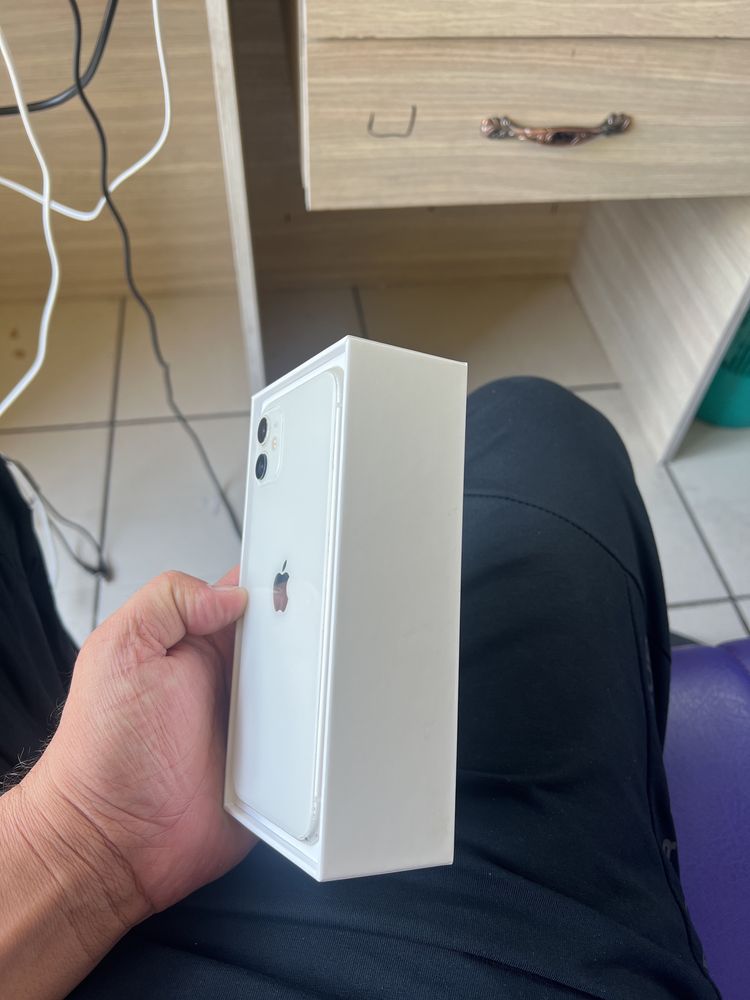 iPhone 11 64gb karobka dakment